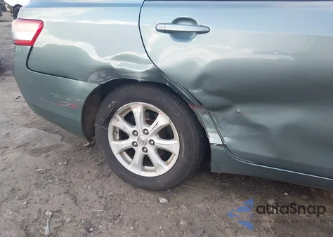 2011 Toyota Camry Le z USA, uszkodzony, nr VIN 4T1BF3EK8BU743810